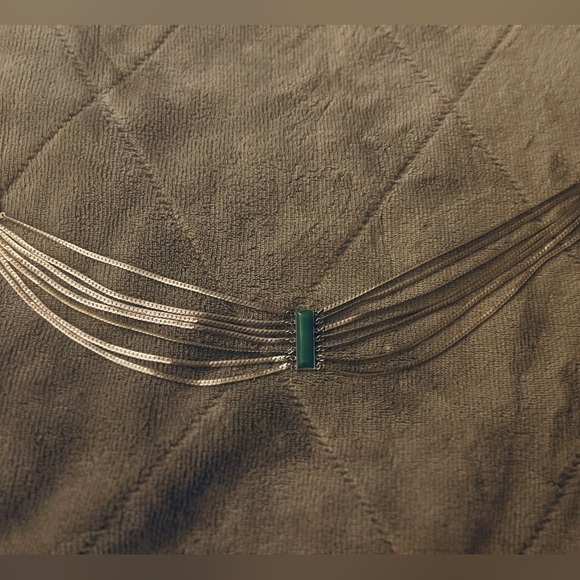 Elegant Vintage Multi-Strand Necklace with Green Glass Centerpiece - Picture 3 of 3